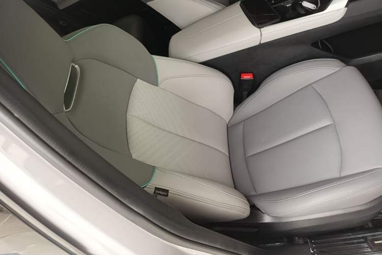 Used CHANGAN UNI-T 2023 Second-Generation 1.5T Prestige Model Right Front Seat