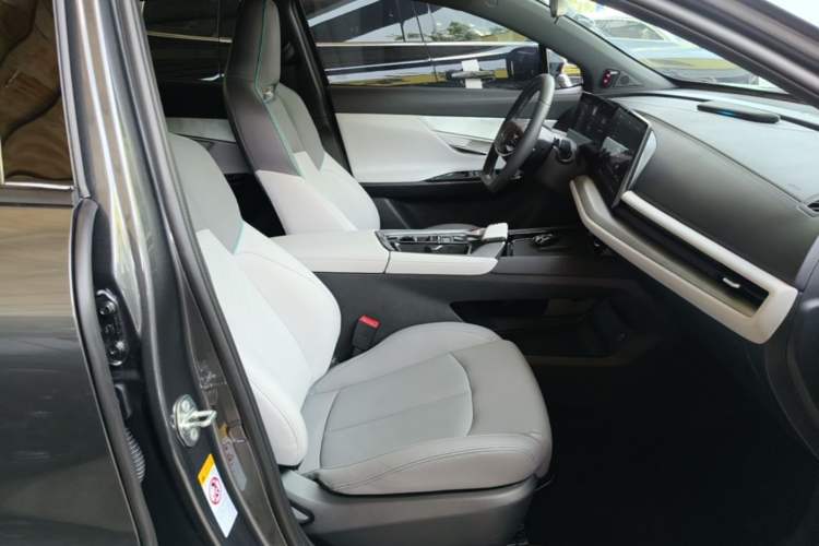 Used CHANGAN UNI-T 2023 Second-Generation 1.5T Prestige Model Right Front Seat