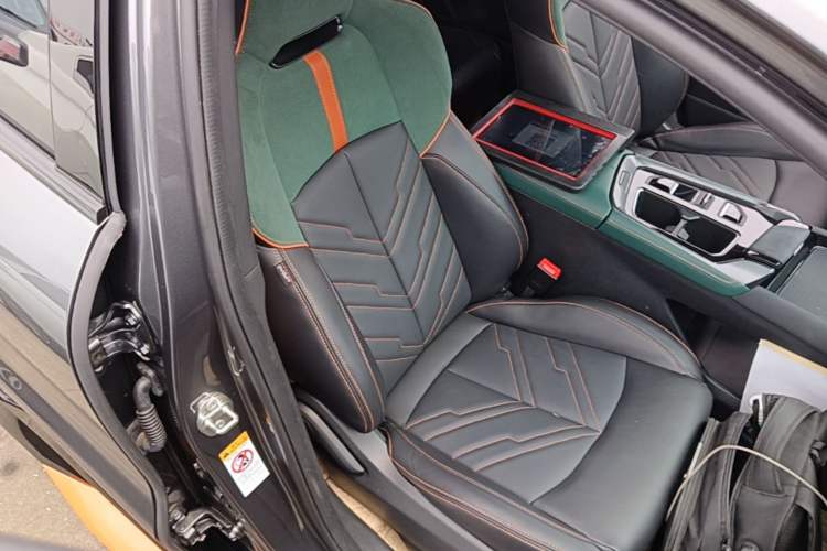 Used CHANGAN UNI-T 2023 2nd Generation 1.5T Sport Edition Prestige Version Right Front Seat