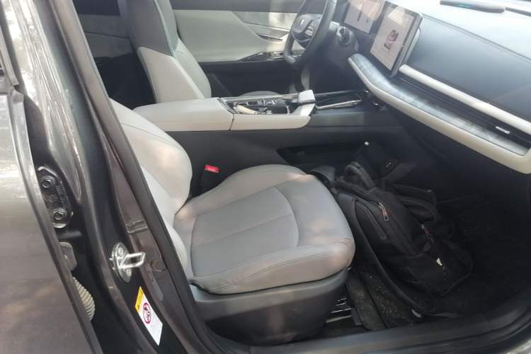 Used CHANGAN UNI-T 2023 2nd Generation 1.5T Luxury Version Right Front Seat