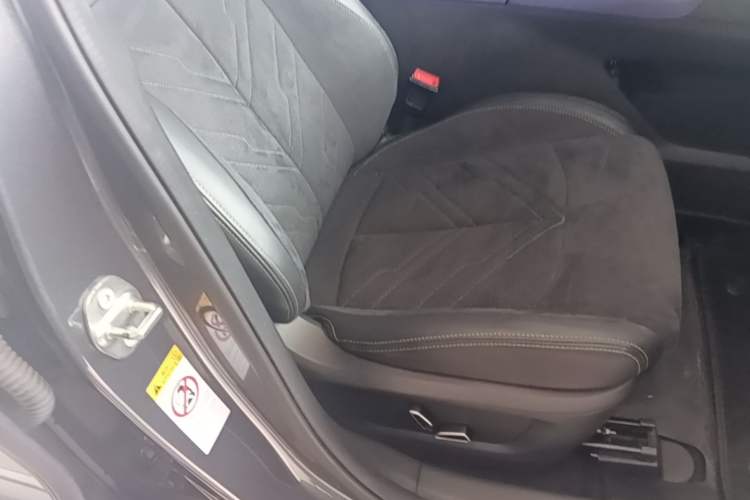 Used CHANGAN UNI-T 2023 2nd Generation 1.5T Sport Edition Flagship Version Right Front Seat