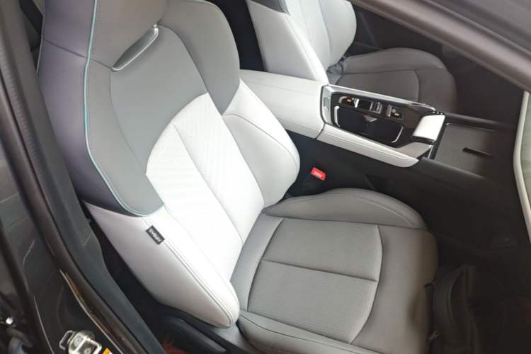Used CHANGAN UNI-T 2023 Second-Generation 1.5T Prestige Model Right Front Seat