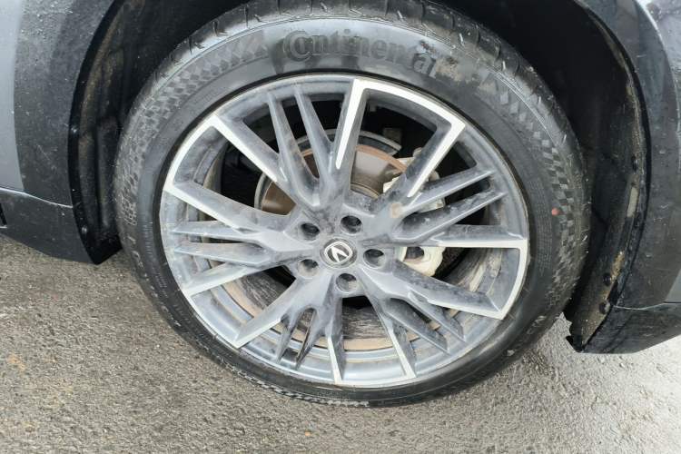 Used CHANGAN UNI-T 2023 Second-Generation 1.5T Prestige Model Right Front Wheel Hub