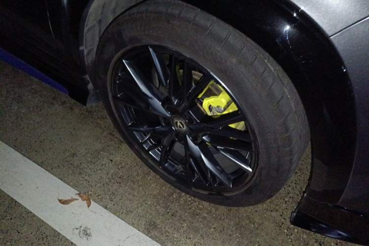 Used CHANGAN UNI-T 2023 2nd Generation 1.5T Sport Edition Flagship Version Right Front Wheel Hub