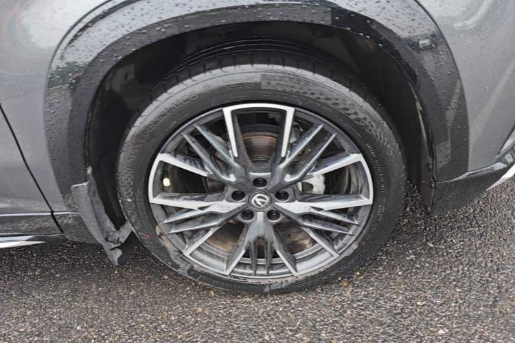 Used CHANGAN UNI-T 2023 Second-Generation 1.5T Prestige Model Right Front Wheel Hub
