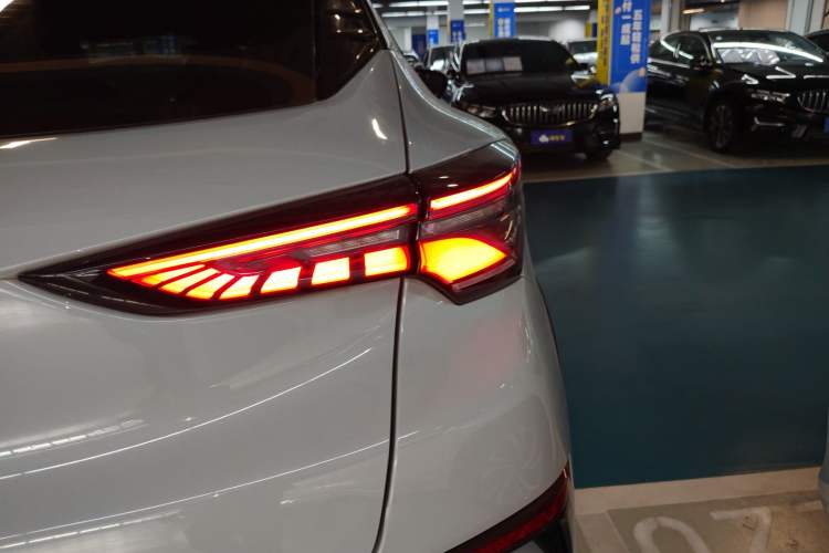 Used CHANGAN UNI-T 2023 Second-Generation 1.5T Prestige Model Right Rear Taillight