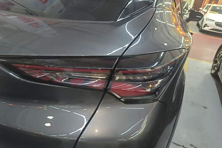 Used CHANGAN UNI-T 2023 Second-Generation 1.5T Prestige Model Right Rear Taillight