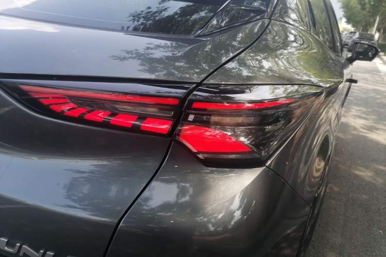Used CHANGAN UNI-T 2023 2nd Generation 1.5T Luxury Version Right Rear Taillight