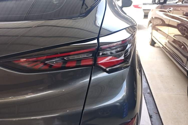 Used CHANGAN UNI-T 2023 Second-Generation 1.5T Prestige Model Right Rear Taillight