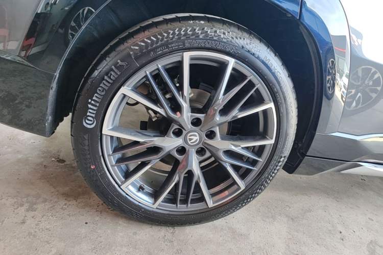 Used CHANGAN UNI-T 2023 Second-Generation 1.5T Prestige Model Right Rear Wheel Hub