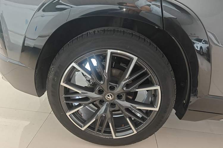 Used CHANGAN UNI-T 2023 Second-Generation 1.5T Prestige Model Right Rear Wheel Hub