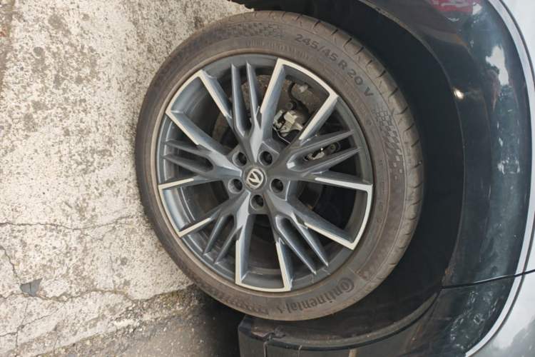 Used CHANGAN UNI-T 2023 Second-Generation 1.5T Prestige Model Right Rear Wheel Hub