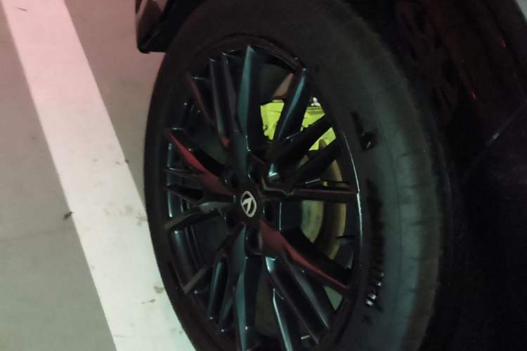 Used CHANGAN UNI-T 2023 2nd Generation 1.5T Sport Edition Flagship Version Right Rear Wheel Hub