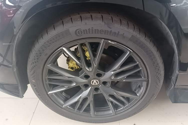 Used CHANGAN UNI-T 2023 2nd Generation 1.5T Sport Edition Flagship Version Right Rear Wheel Hub