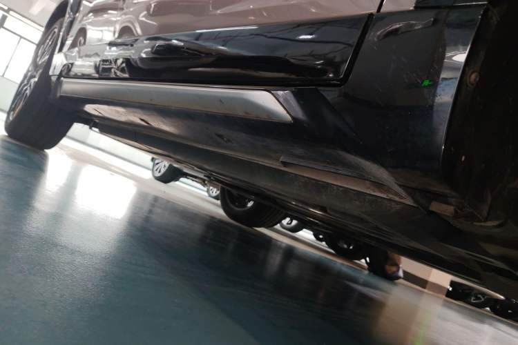 Used CHANGAN UNI-T 2023 Second-Generation 1.5T Prestige Model Right Side Sill