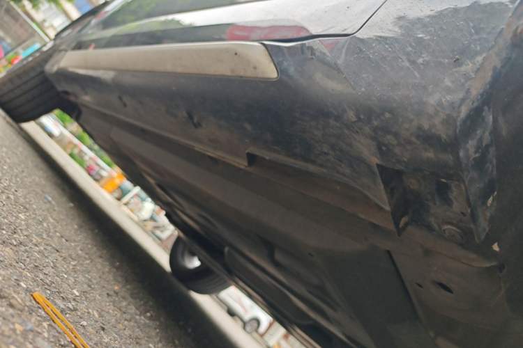 Used CHANGAN UNI-T 2023 Second-Generation 1.5T Prestige Model Right Side Sill