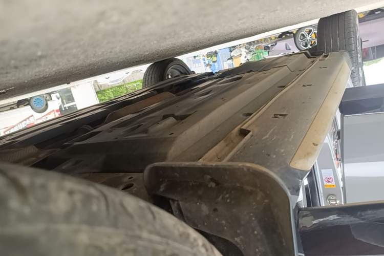 Used CHANGAN UNI-T 2023 Second-Generation 1.5T Prestige Model Right Side Sill