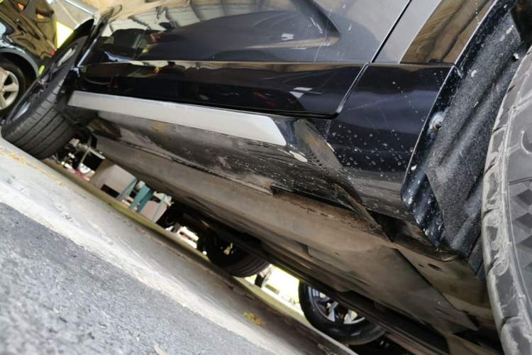 Used CHANGAN UNI-T 2023 Second-Generation 1.5T Prestige Model Right Side Sill