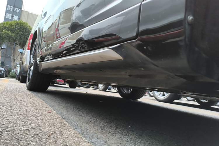 Used CHANGAN UNI-T 2023 Second-Generation 1.5T Prestige Model Right Side Sill