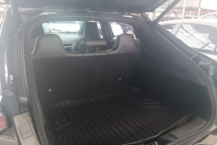 Used CHANGAN UNI-T 2023 2nd Generation 1.5T Sport Edition Flagship Version Trunk