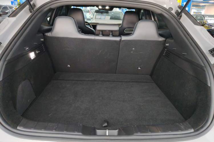 Used CHANGAN UNI-T 2023 Second-Generation 1.5T Prestige Model Trunk