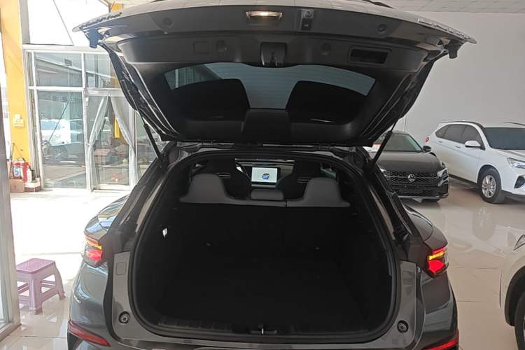 Used CHANGAN UNI-T 2023 Second-Generation 1.5T Prestige Model Trunk