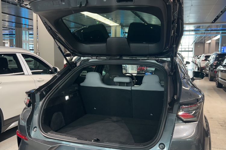 Used CHANGAN UNI-T 2023 Second-Generation 1.5T Prestige Model Trunk