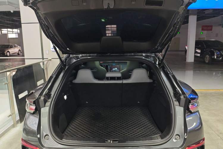 Used CHANGAN UNI-T 2023 Second-Generation 1.5T Prestige Model Trunk