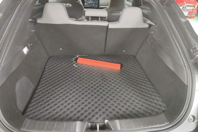 Used CHANGAN UNI-T 2023 Second-Generation 1.5T Prestige Model Trunk