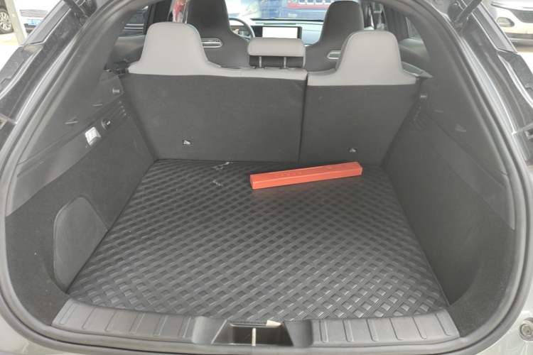 Used CHANGAN UNI-T 2023 Second-Generation 1.5T Prestige Model Trunk