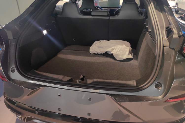 Used CHANGAN UNI-T 2023 Second-Generation 1.5T Prestige Model Trunk