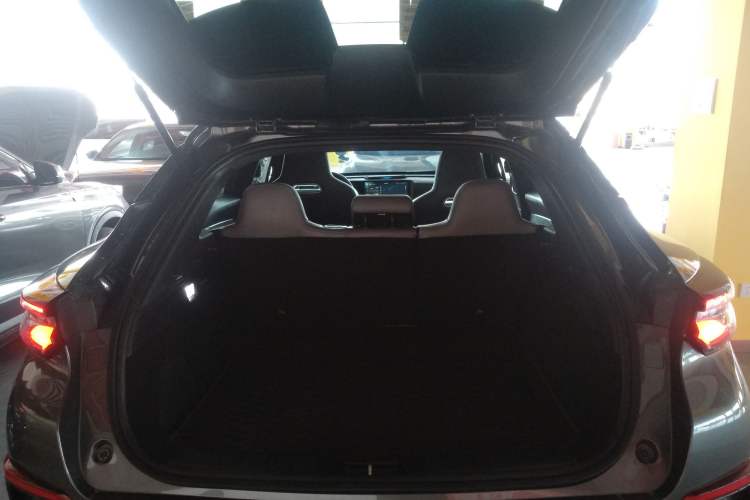 Used CHANGAN UNI-T 2023 Second-Generation 1.5T Prestige Model Trunk