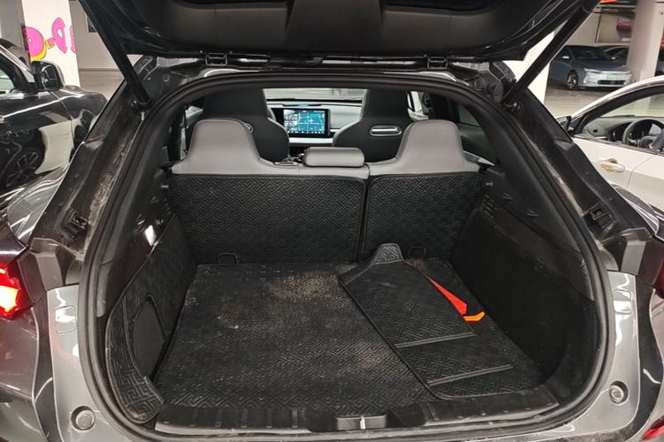 Used CHANGAN UNI-T 2023 2nd Generation 1.5T Flagship Version Trunk