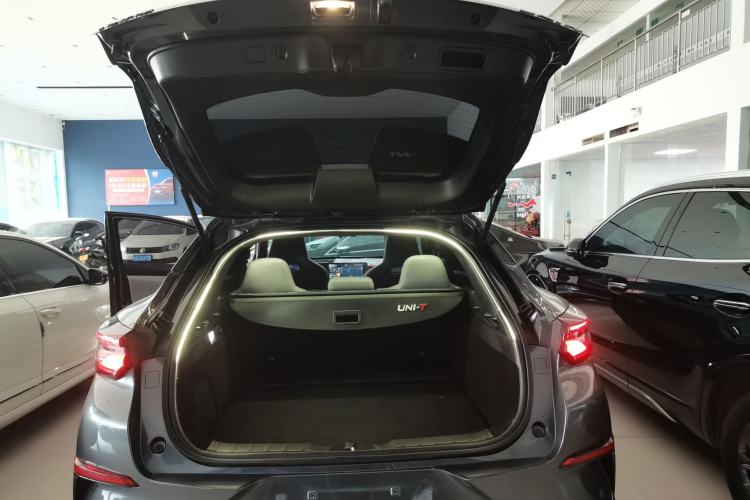 Used CHANGAN UNI-T 2023 Second-Generation 1.5T Prestige Model Trunk