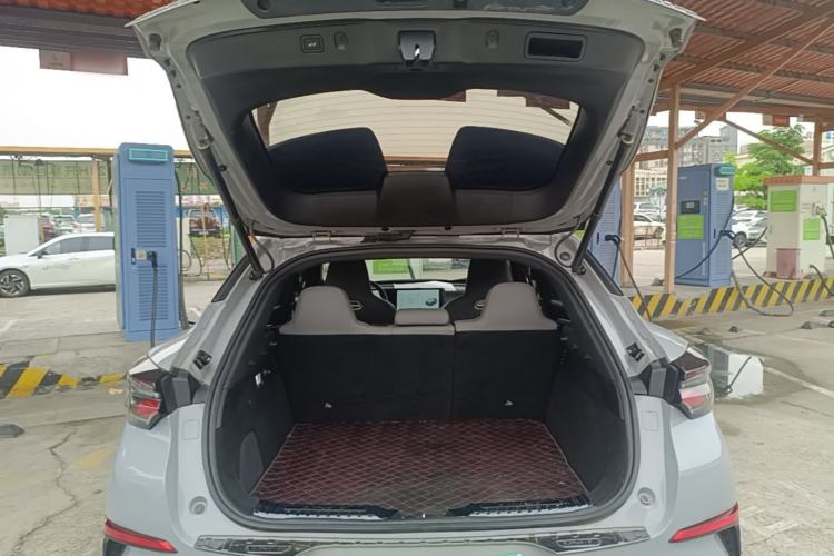 Used CHANGAN UNI-T 2023 Second-Generation 1.5T Prestige Model Trunk