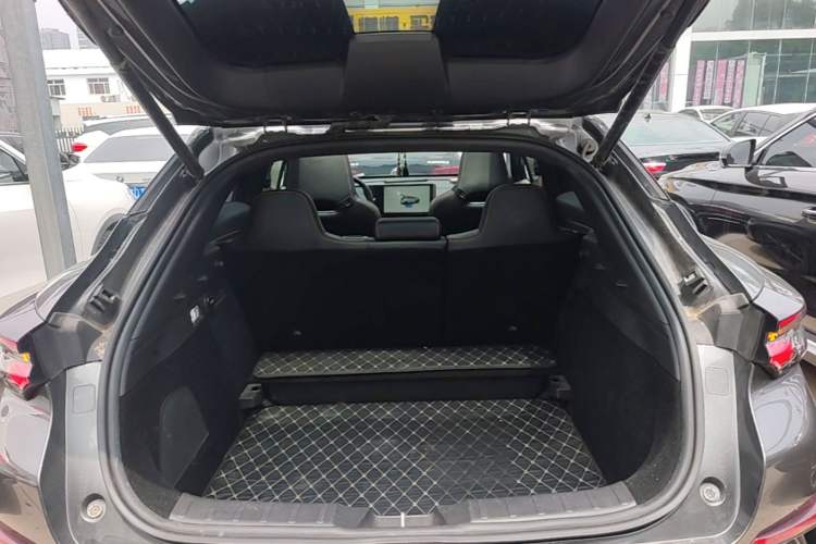 Used CHANGAN UNI-T 2023 2nd Generation 1.5T Sport Edition Flagship Version Trunk