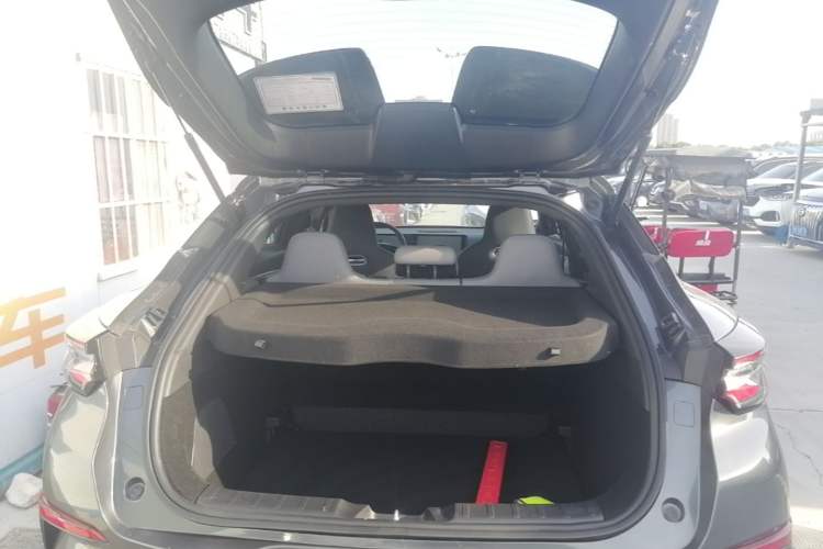 Used CHANGAN UNI-T 2023 Second-Generation 1.5T Prestige Model Trunk