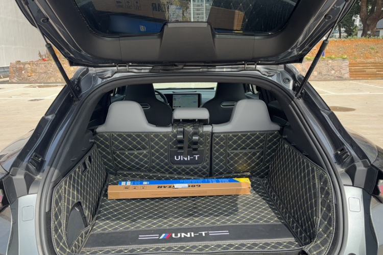 Used CHANGAN UNI-T 2023 Second-Generation 1.5T Prestige Model Trunk