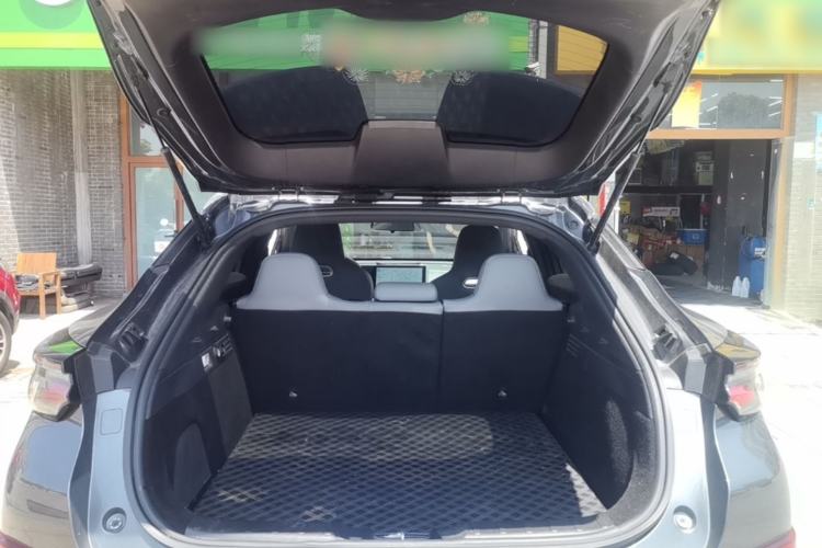 Used CHANGAN UNI-T 2023 Second-Generation 1.5T Prestige Model Trunk