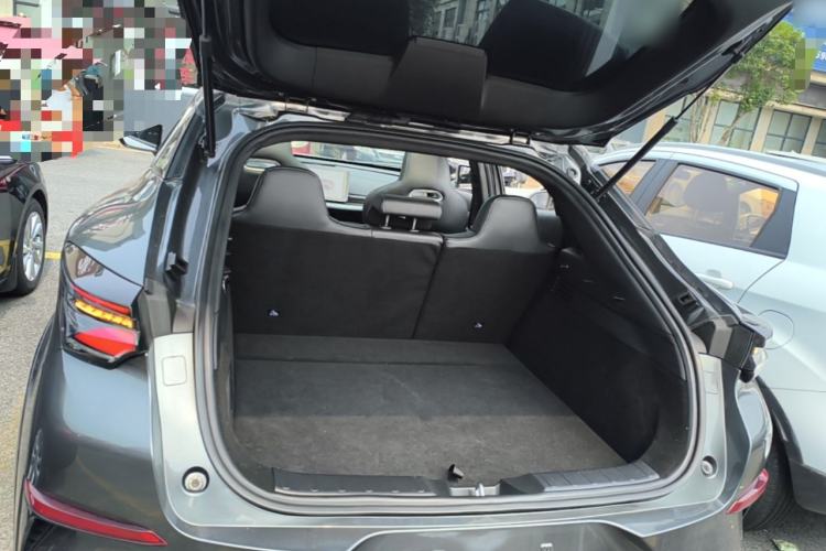 Used CHANGAN UNI-T 2023 Second-Generation 1.5T Prestige Model Trunk