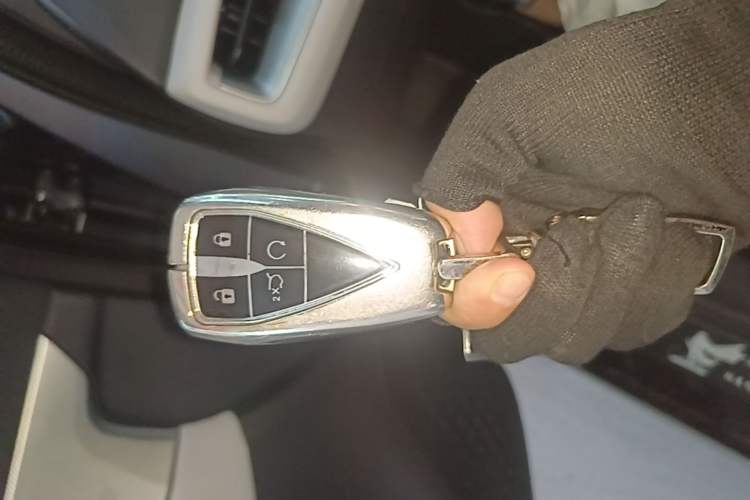 Used CHANGAN UNI-T 2023 Second-Generation 1.5T Prestige Model Vehicle Key