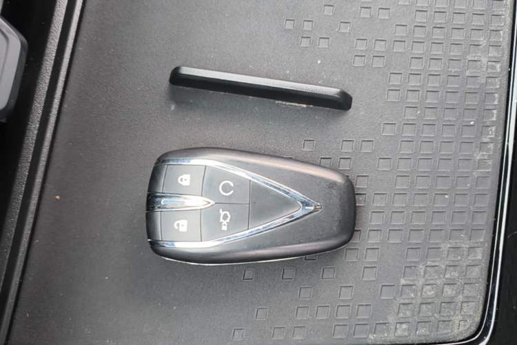 Used CHANGAN UNI-T 2023 Second-Generation 1.5T Prestige Model Vehicle Key