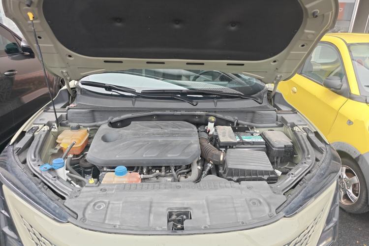 Used CHANGAN UNI-T 2023 Second-Generation 1.5T Prestige Model Engine Bay