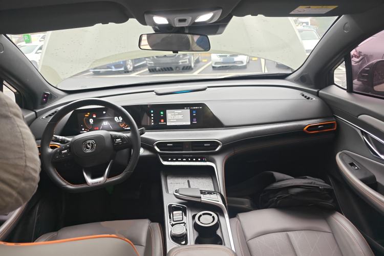 Used CHANGAN UNI-T 2023 Second-Generation 1.5T Prestige Model Interior 2