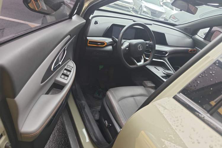 Used CHANGAN UNI-T 2023 Second-Generation 1.5T Prestige Model Interior 3