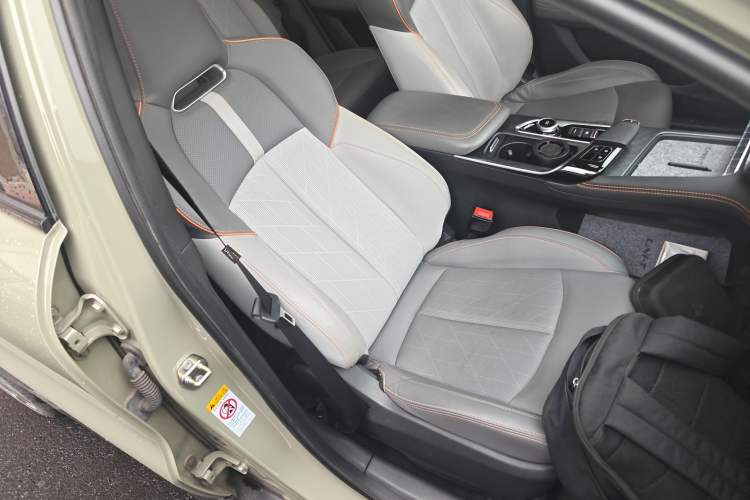 Used CHANGAN UNI-T 2023 Second-Generation 1.5T Prestige Model Right Front Seat