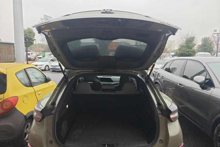 Used CHANGAN UNI-T 2023 Second-Generation 1.5T Prestige Model Trunk