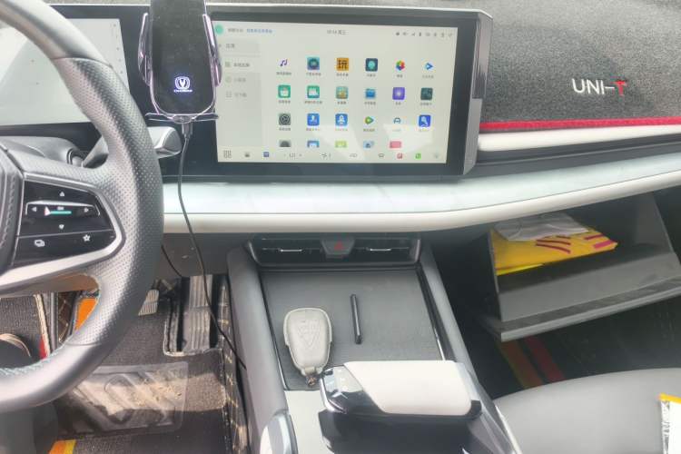 Used CHANGAN UNI-T 2023 Second-Generation 1.5T Prestige Model Audio And AC Panel