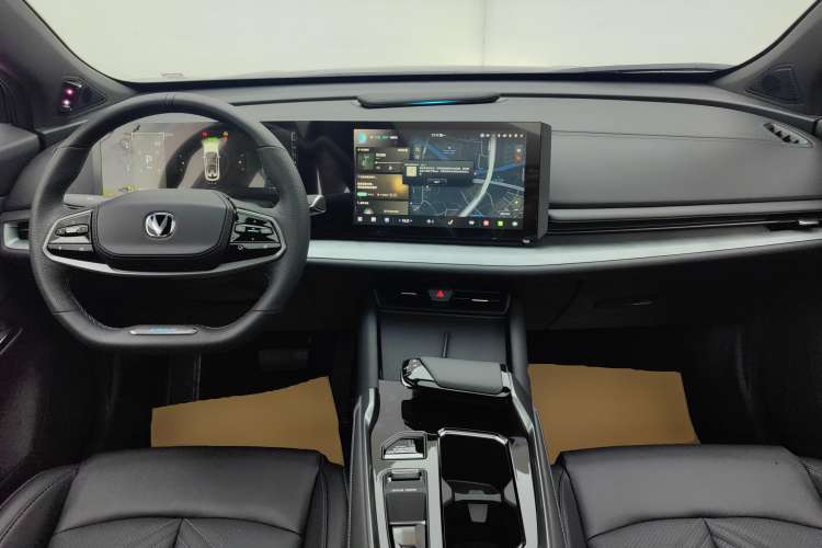Used CHANGAN UNI-T 2023 2nd Generation 1.5T Flagship Version Center Console