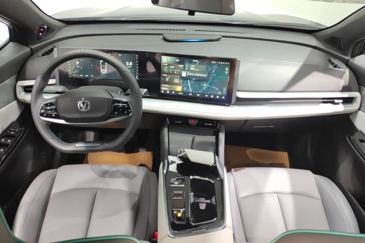 Used CHANGAN UNI-T 2023 Second-Generation 1.5T Prestige Model Center Console